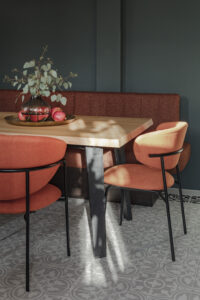 Eiche ist und bleibt ein Dauerbrenner unter den Materialien. © Gabriel Buechelmeier