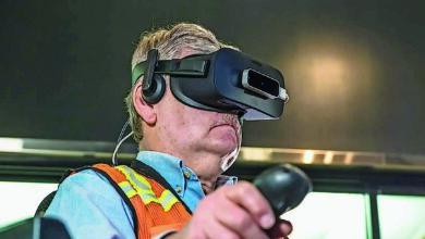 Ein wichtiger Faktor – die Ausbildung der Fahrer*innen. Zeppelin setzt auf Schulungsmodelle in verschiedenen Ausprägungen, bis hin zu typischen Cat Konsolen und Original-Fahrersitz samt Sicherheitsgurt sowie VR-Set.