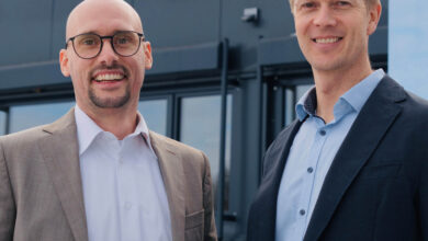 Christoph Reiter, Geschäftsführer von Innotech (links), und Stefan Roithmair, Geschäftsleiter von Bauder, freuen sich auf eine noch intensivere Zusammenarbeit. © Innotech