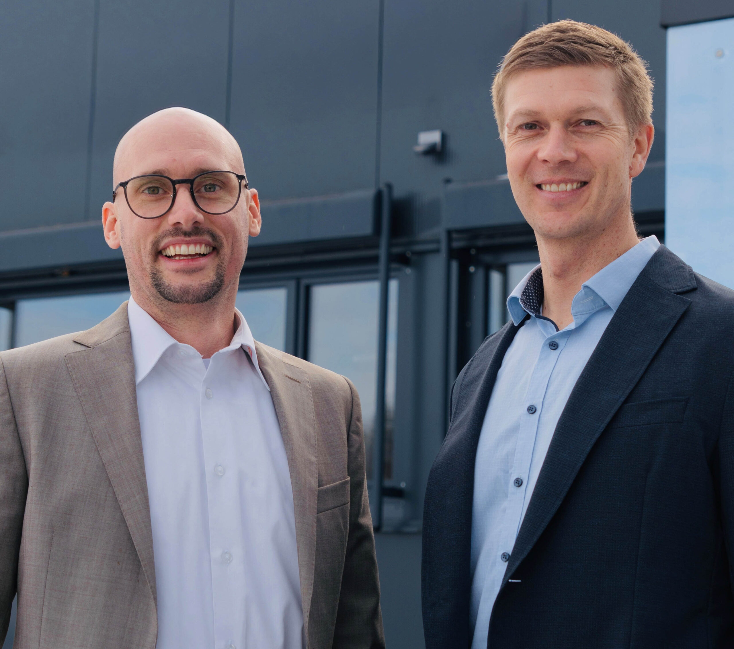 Christoph Reiter, Geschäftsführer von Innotech (links), und Stefan Roithmair, Geschäftsleiter von Bauder, freuen sich auf eine noch intensivere Zusammenarbeit. © Innotech