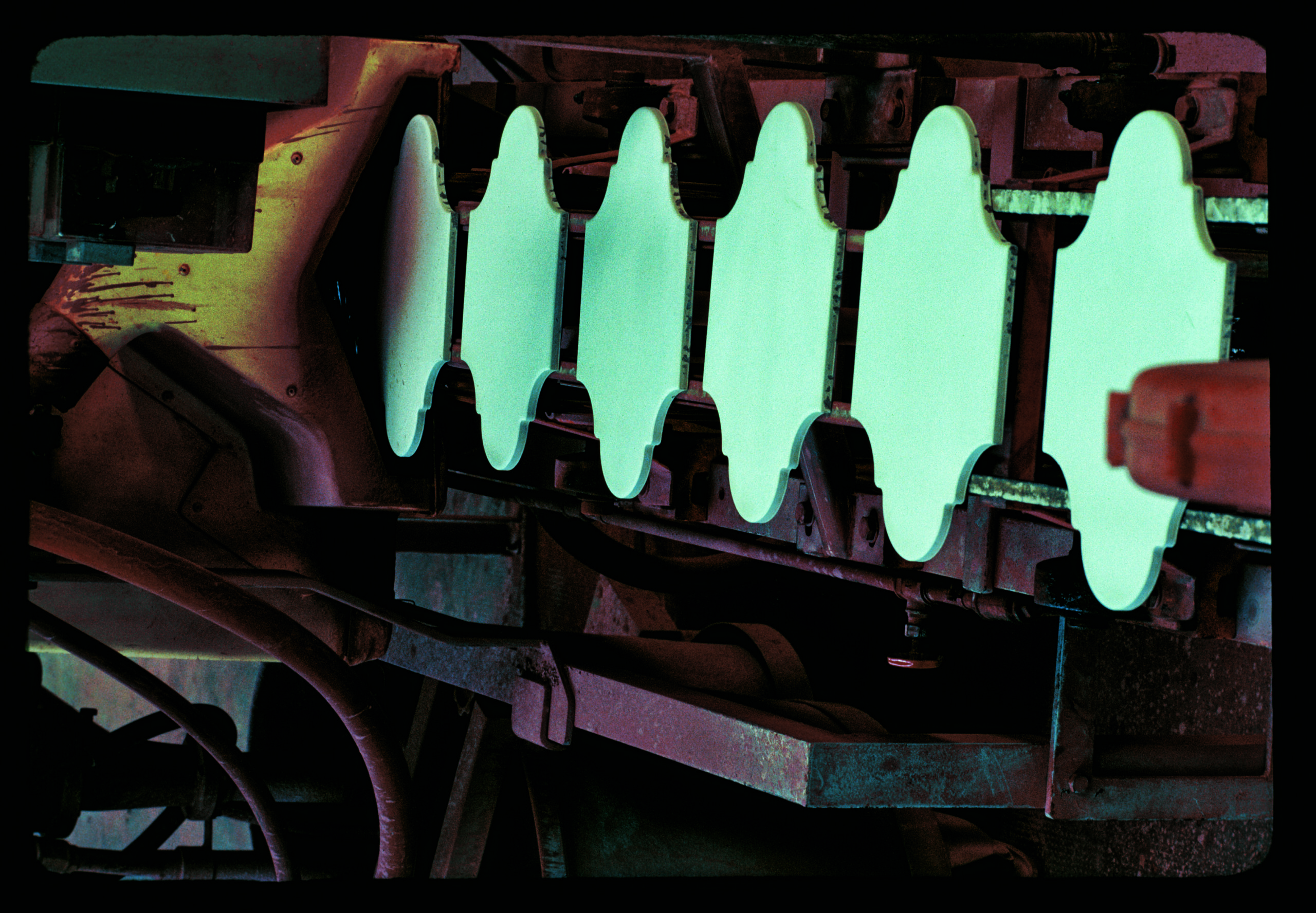 Fliesenproduktion 1977 © Gianni Berengo Gardin