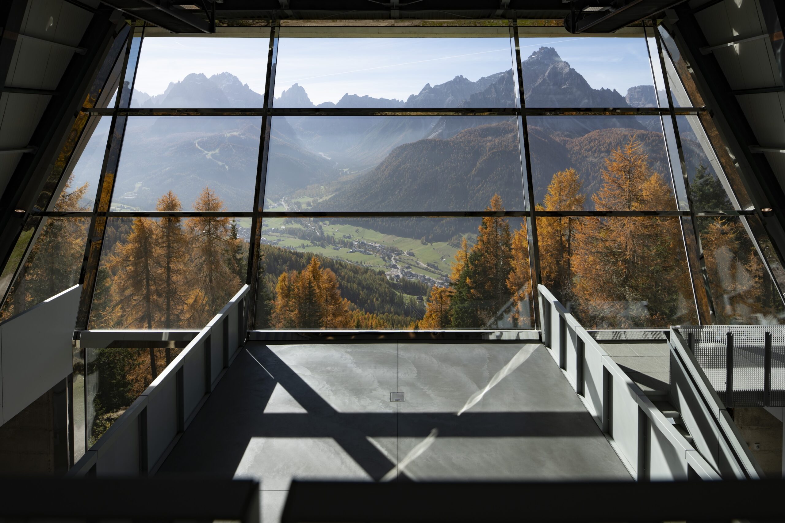 MAIN HALL, PLASMA STUDIO, ARCHITECT ULLA HELL, SEXTEN, SOUTH TYROL, ITALY 
