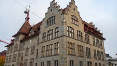 Instandsetzung und Erweiterung fügen sich bei der Schulanlage Lavater in Zürich sensibel ins historische Ensemble und stärken dessen gestalterische Wirkung. © Swisspacer