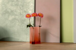 Leicht und beschwingt spielen die pastelligen Töne der Farbwelt 2 zusammen hier in Kombination mit der Kreativtechnik Stucco Eleganza.© Synthesa