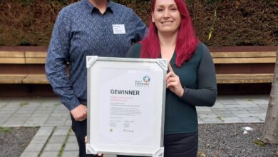 Freude über die Auszeichnung: Peter Sandgruber und Sarah Mitmasser. Copyright: Wolfmair Beschichtung