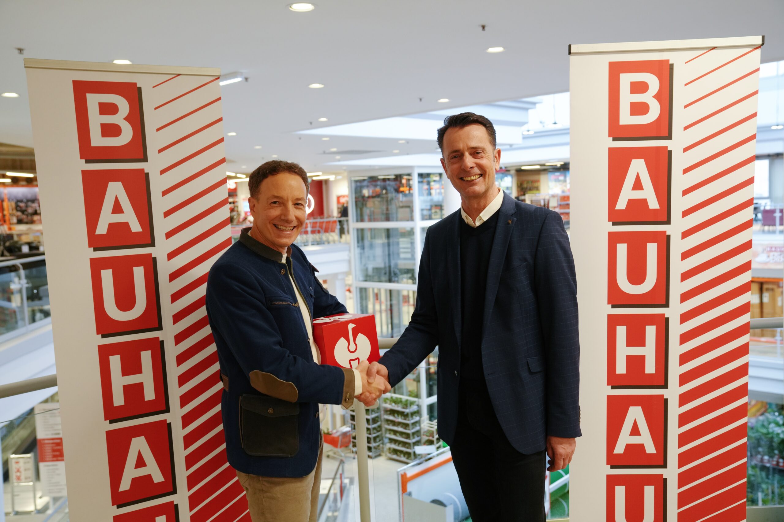 CEO Steffen Strauss und Heinz Reithner, Geschäftsführer BAUHAUS Österreich