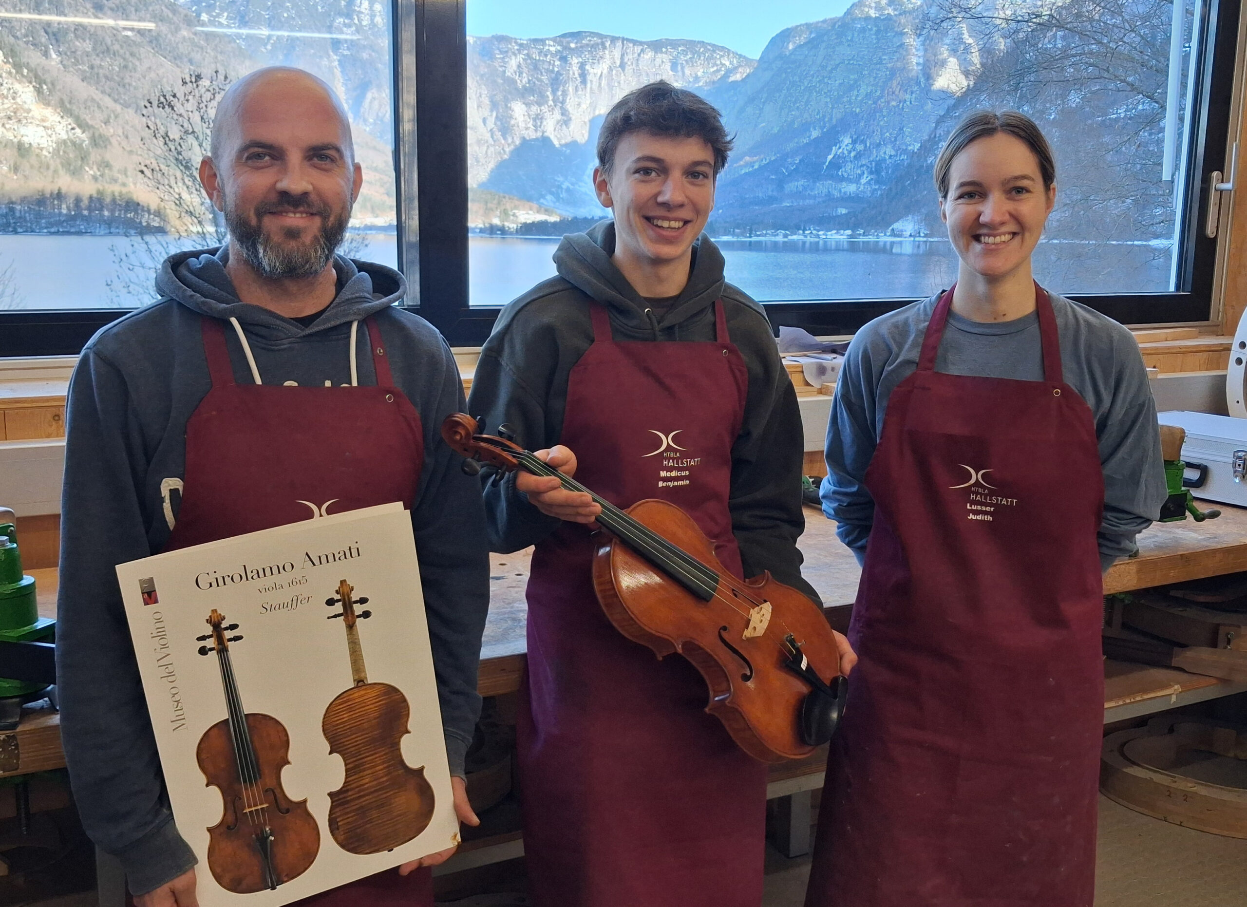 Markus Ganset, Benjamin Medicus und Judith Lusser bauten eine Bratsche für Paris. © HTL Hallstatt