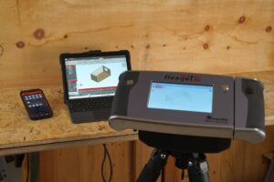 Das Messgerät wird über das geräteeigene W-Lan mit Smartphone, Laptop o.ä. verbunden. (C) S. Böning