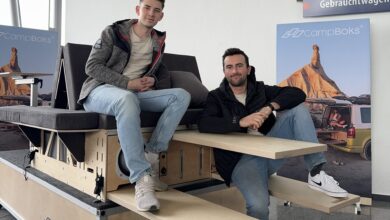 Einfach entspannt campen: Paul Schneider und Lothar Gallistl (v.l.) haben die Vision, mit ihrer CampBoks, „das traditionelle Bild vom Camping neu zu definieren“. © CampBoks