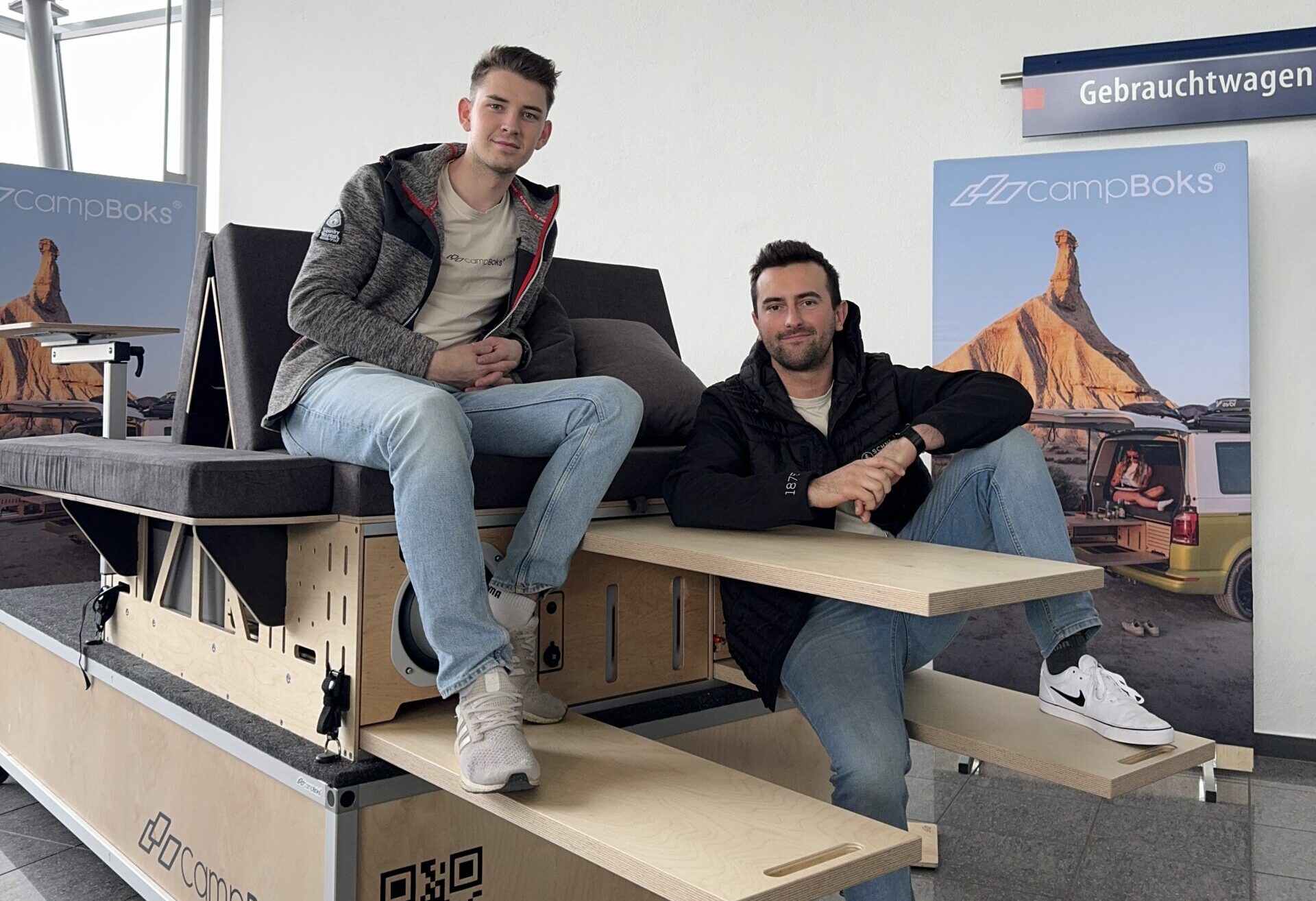 Einfach entspannt campen: Paul Schneider und Lothar Gallistl (v.l.) haben die Vision, mit ihrer CampBoks, „das traditionelle Bild vom Camping neu zu definieren“. © CampBoks