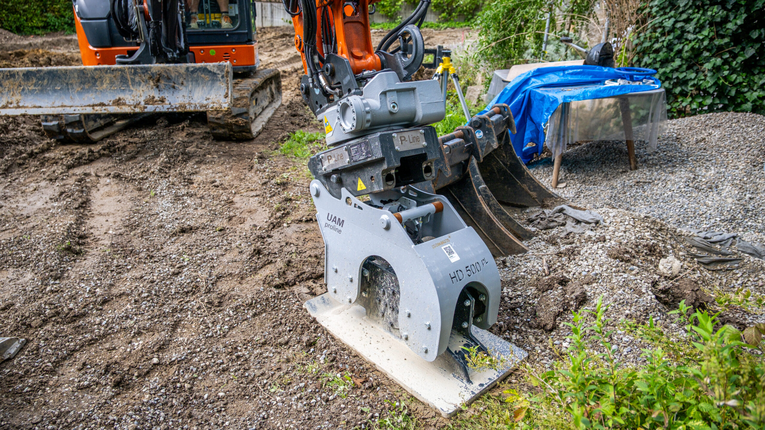 Kiesel sieht großes Potenzial für Schnellwechsler und Anbausysteme. Das Unternehmen entwickelte daher das „KTEG P-Line System“, eine Kombination aus Geräteträger (Multi-Tool-Carrier), vollhydraulischem Schnellwechsler, digitalen Assistenzsystemen und Anbaugeräten.