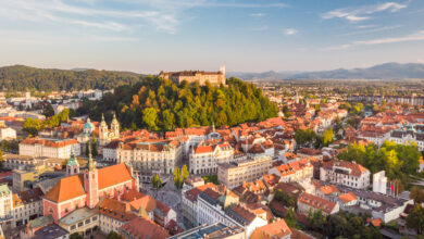 Die slowenische Hauptstadt Ljubljana ist eines der Ziele der Studienreise des Vereins Dachhandwerk im Mai 2026. © iStock / Getty Images Plus / Kasto80