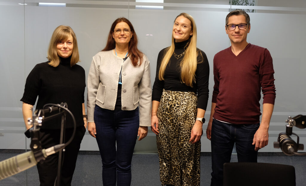 Susanne Formanek (Mitte links) und Cornelia Ninaus (Mitte rechts) diskutierten mit Birgit Tegtbauer und Stefan Böck für den aktuellen Podcast des Architektur und Bauforums über die Potenziale der serielle Sanierung in Österreich. © ÖWV