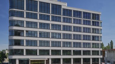 Das Axis Office in Berlin wurde von der Streletzki Gruppe entwickelt. Bauherr und Architekten haben es sich zur Aufgabe gemacht, ein solides Gebäude mit einer werthaltigen Fassade zu schaffen. © Olaf Rohl / Saint-Gobain Glass