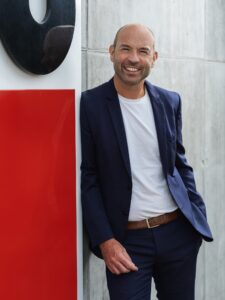 Roman Stickler, CMO Baumit Group: „Unser Relaunch ist mehr als ein Design-Update – er bringt die starke Marke Baumit auf den Punkt: klarer, konsistenter undpartnerschaftlich“. © Baumit 