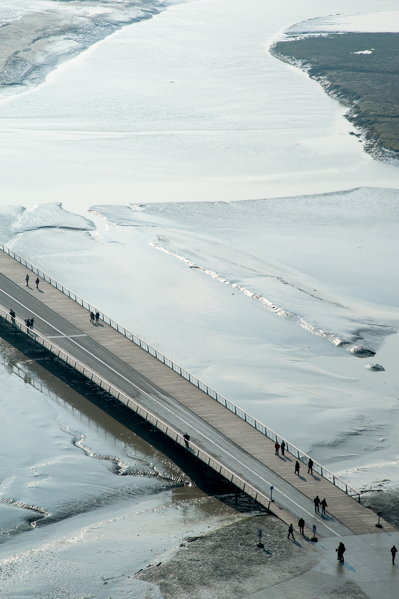 Der Steg zum Mont-Saint-Michel von Dietmar Feichtinger