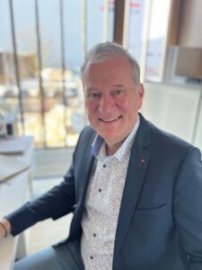 „Mit unserem Programm bieten wir auch Dinge, die man von einem Partner so nicht erwartet – wie die „Gesunden Benefits“. Dieses Angebot zur betrieblichen Gesundheitsförderung stößt von Anfang an auf große Begeisterung“, sagt Günter Karbun. © Egger