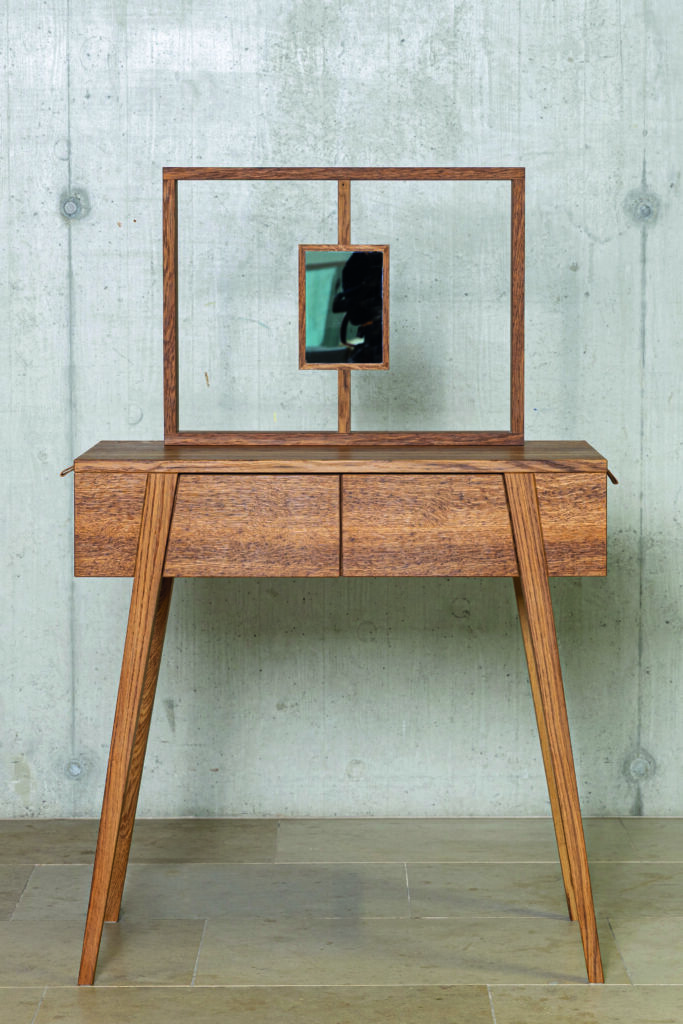 Der Schminktisch von Katharina Huter erhielt eine Auszeichnung in der Kategorie Tischler. ©proHolz Tirol_Foto Forcher