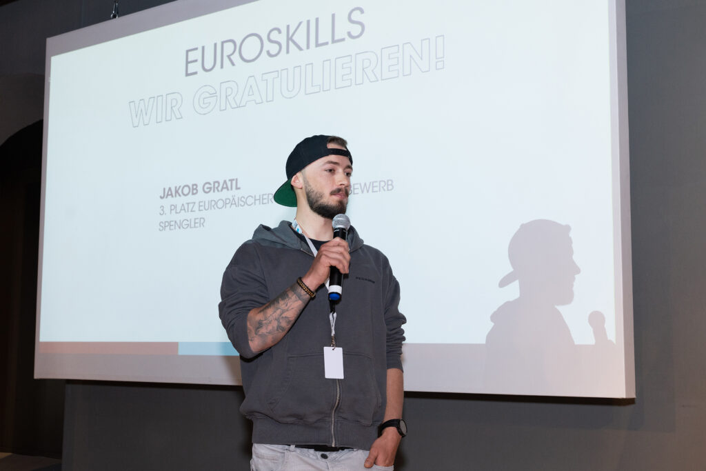 Spengler Jakob Gratl errang die Bronzemedaille bei den Berufseuropameisterschaften und erzählte vom Wettbewerb.