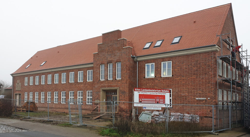Heute beherbergt der Ziegelbau aus den 50er-Jahren neun moderne Wohnungen im Standard eines KfW-Effizienzhauses 100.