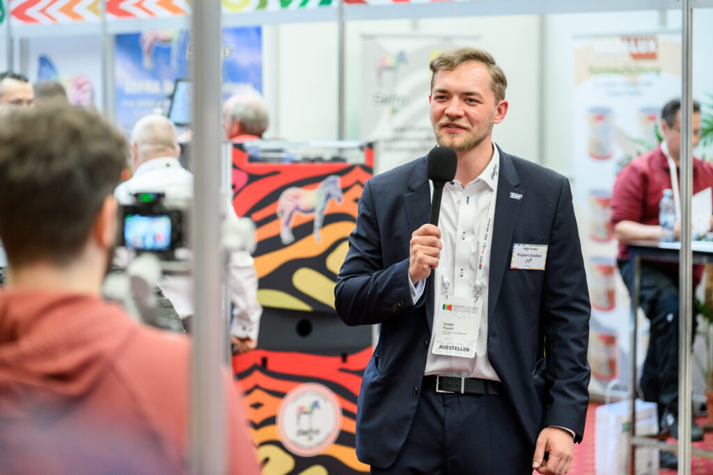 Sefra-Junior Rupert Seidler stand Rede und Antwort für das Publikum.