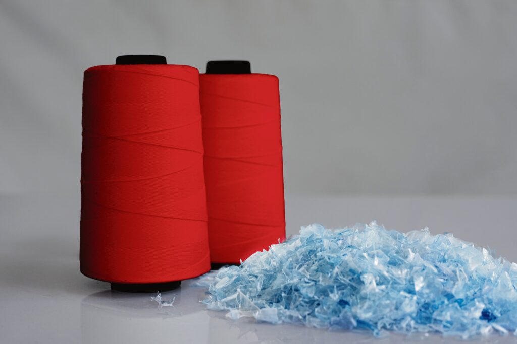 Das Projekt „TheKey“ hat sich zum Ziel gesetzt, durch Schlüsselinnovationen Polyester-Baumwoll-Mischgewebe vollständig zu recyceln und eine nachhaltige Nutzung dieser Materialien zu ermöglichen