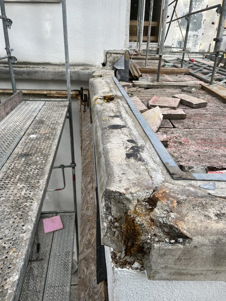 Schadensbild unter dem Blech © CP Architektur