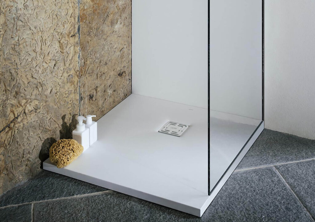 Bodenebene Duschen sind Standard: Solution 2.0 von Laufen.