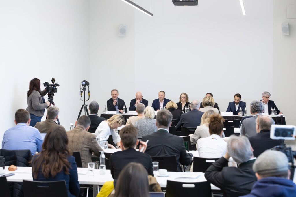 Brennendes Thema: Das Interesse an der Podiumsdiskussion war sehr groß.