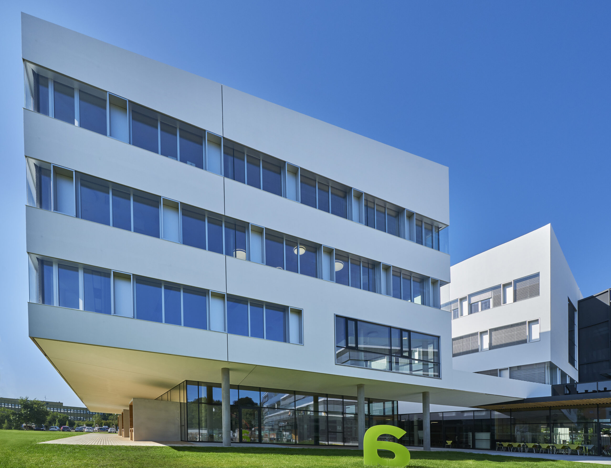 Dämpfer für hinterlüftete Fassaden