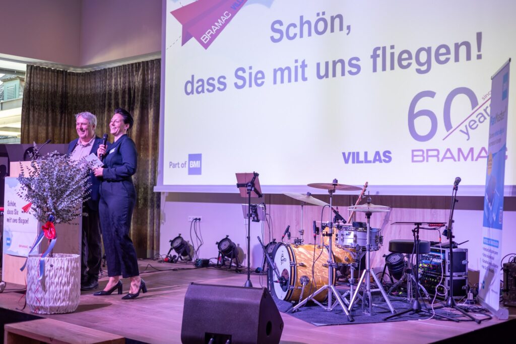 Thomas Schöffer, Geschäftsführer von BMI Austria, und BMI Finanz-Direktorin Nicole Heher-Huber rückten in ihren Ansprachen die Meilensteine der beiden Unternehmen und die guten und gewachsenen Kundenbeziehungen in den Fokus. 