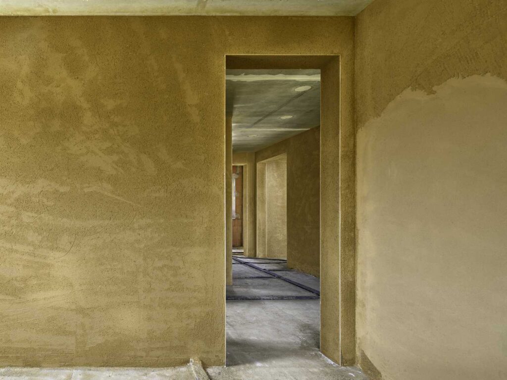 Ökologischer Neubau: Ein Einfamilienhaus in Furth im Wald wurde mit Lehmputz von Leipfinger-Bader ausgebaut.