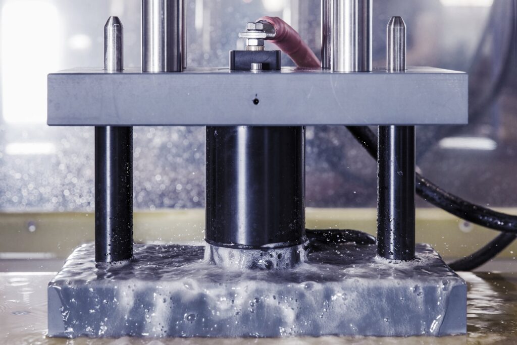 In der ECM-Technologie lassen sich Grate effizient entfernen und Kanten hochpräzise verrunden.