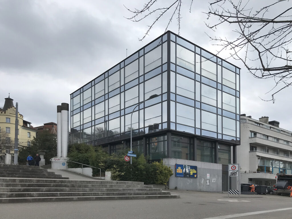 So sah das vorher aus: Bürobau aus den 70er Jahren.