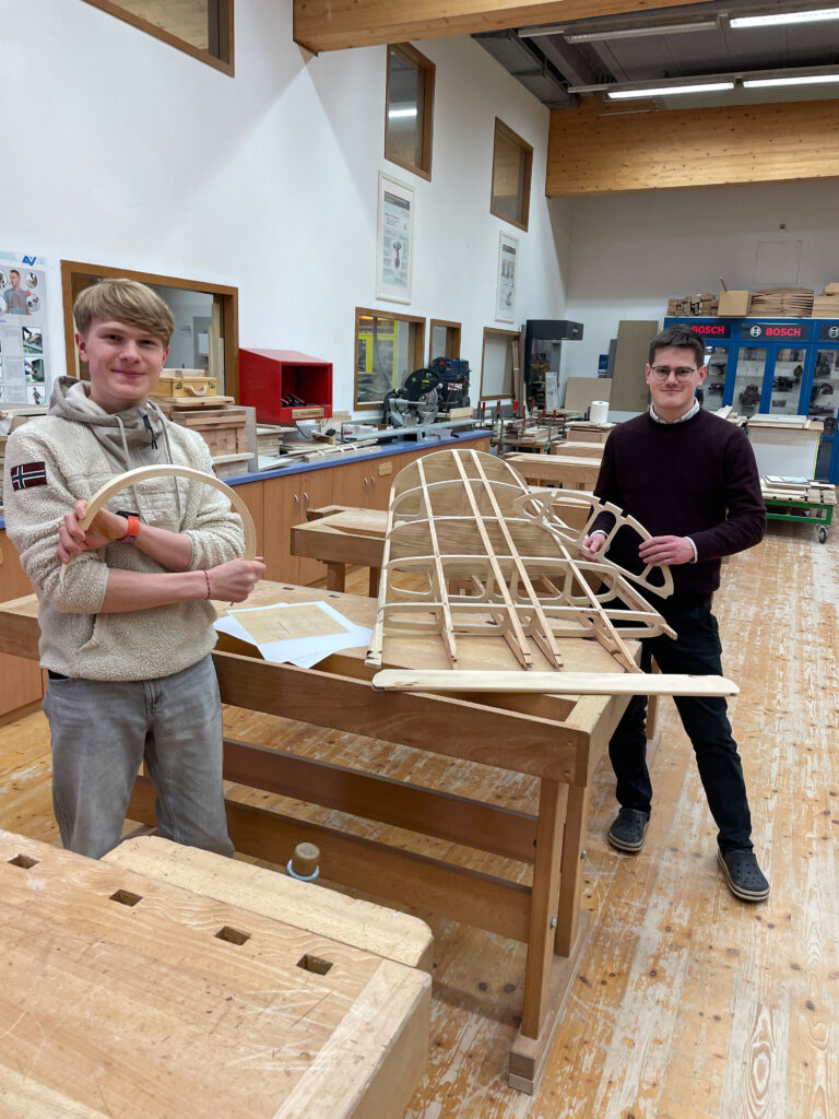 Rekonstruktion und Fertigung von Seitenschwimmern für das Flugboot R2 (Partnerbetrieb: Visionaer / Schüler: Jan Brenn, Simon Friedl