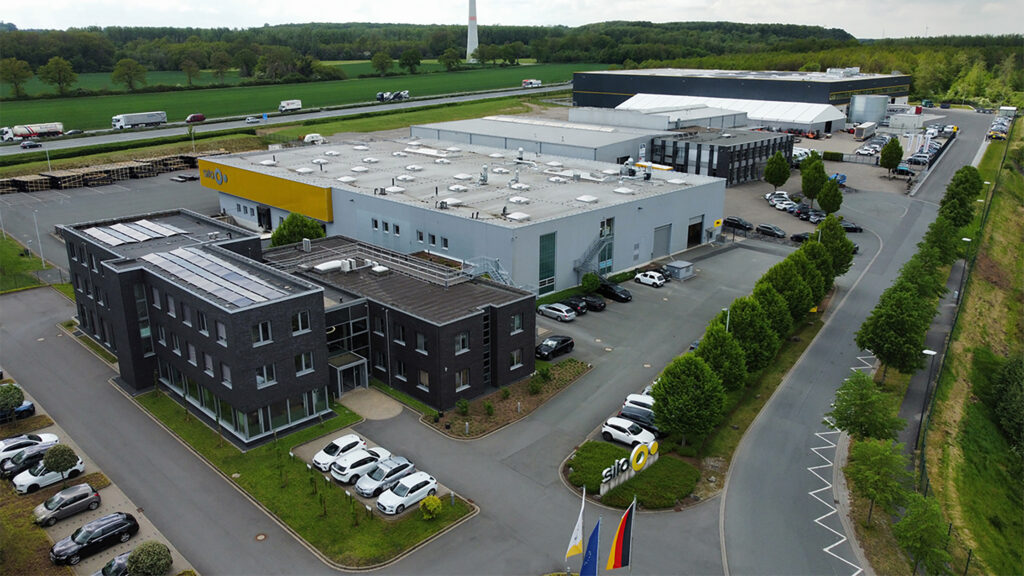 Groß geworden: Sita im Aurea Gewerbegebiet. Vorne das Stammhaus mit Werk, hinten im Bild der neue Logistikkomplex, und dazwischen der Nachbar, die Kraemer Baumaschinen GmbH & Co. KG.