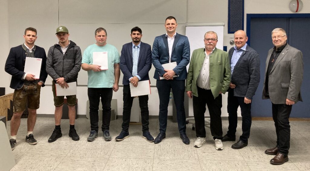 Fünf Kandidaten stellten sich der Meisterprüfung Dachdecker.
