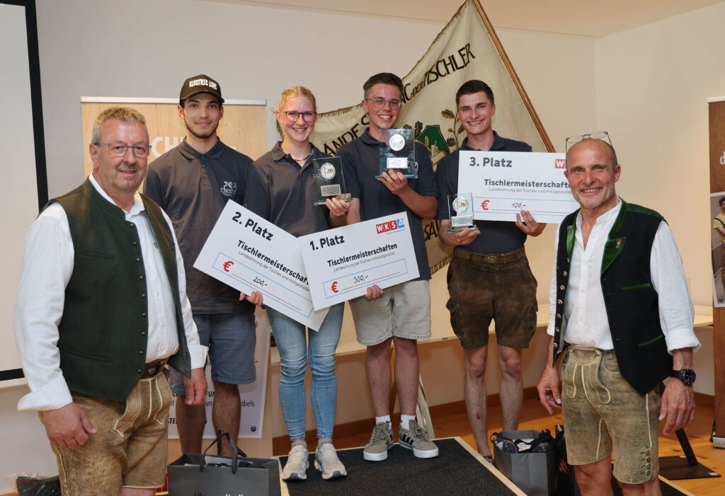 Die Sieger*innen im vierten Lehrjahr Tischlereitechnik Planung
