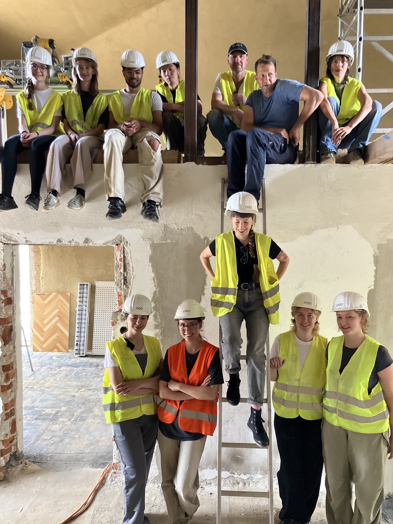 Kooperation x Base Habitat Kunstuni Linz Teamfoto 2022.
