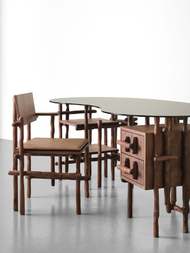 Tisch und Stuhl aus der Kollektion "Hedera"