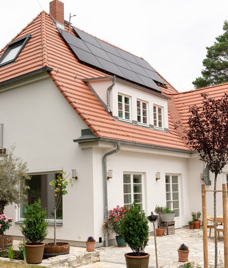 Freistehende Villa aus den 30er Jahren mit neuer Haustechnik.