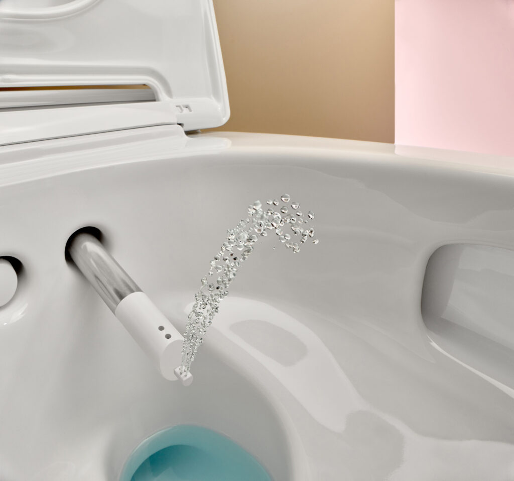 Geberit Aqua Clean Mera Comfort Dusch-WC: reinigt auf Wunsch per Knopfdruck via Fernbedienung.