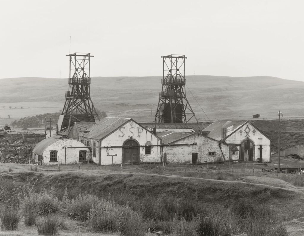 Bernd & Hilla Becher "Seven Sisters Pit", Südwales, Großbritannien, 1966, Silbergelatineabzug