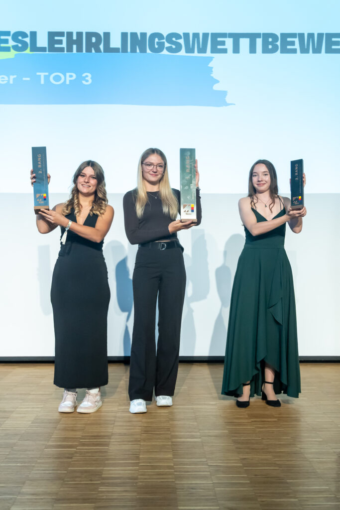 Frauen-Power: Die Siegerinnen Sandra Röck aus der Steiermark (Platz 2), Sarah Zischka aus Oberösterreich (Platz 1) und Ingrid Katzengruber aus Niederösterreich (Platz 3).