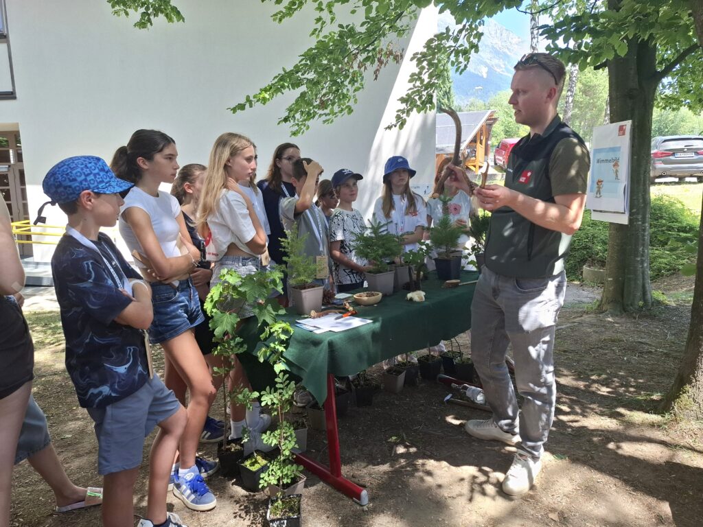 An der Station „Wald und Forst“ mussten die Schüler*innen Quizfragen zum Ökosystem Wald beantworten.