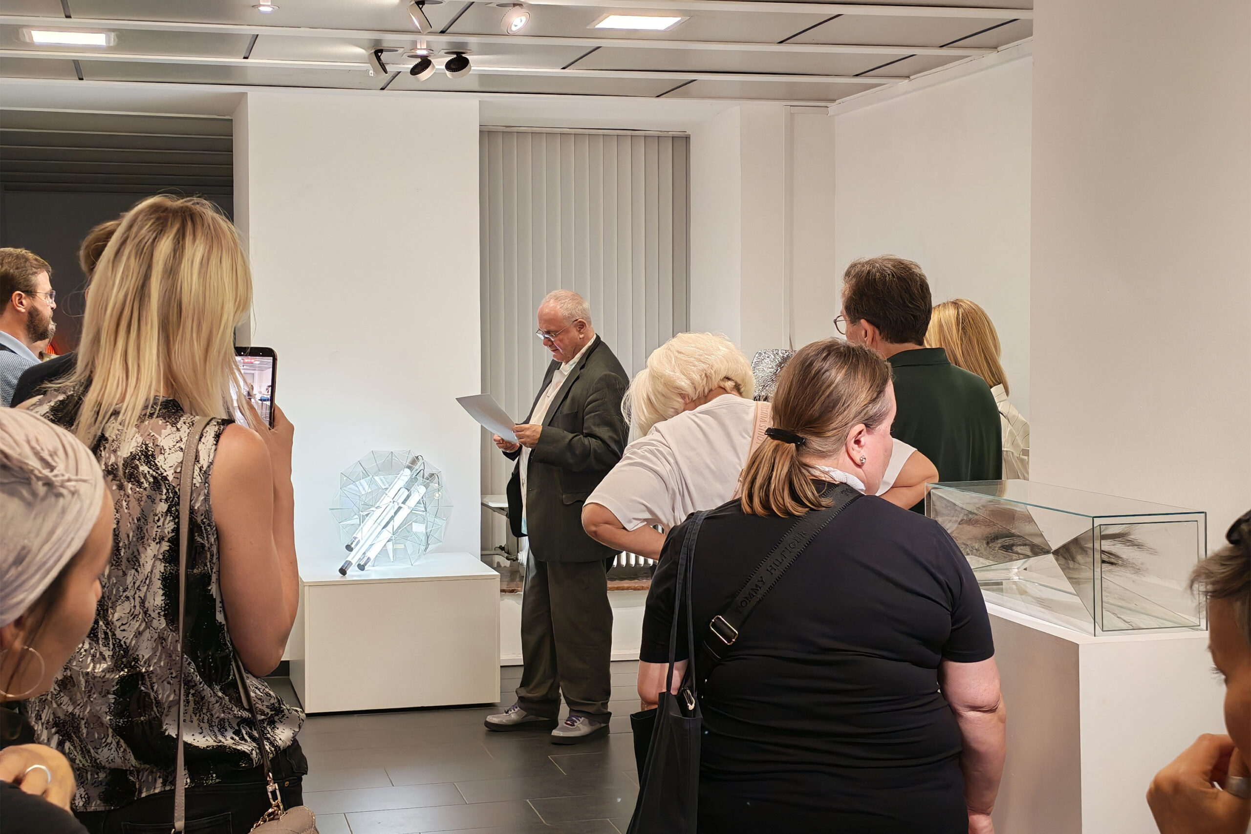 Ausstellungstipp: Gruppenausstellung „GLASS“ in Wien