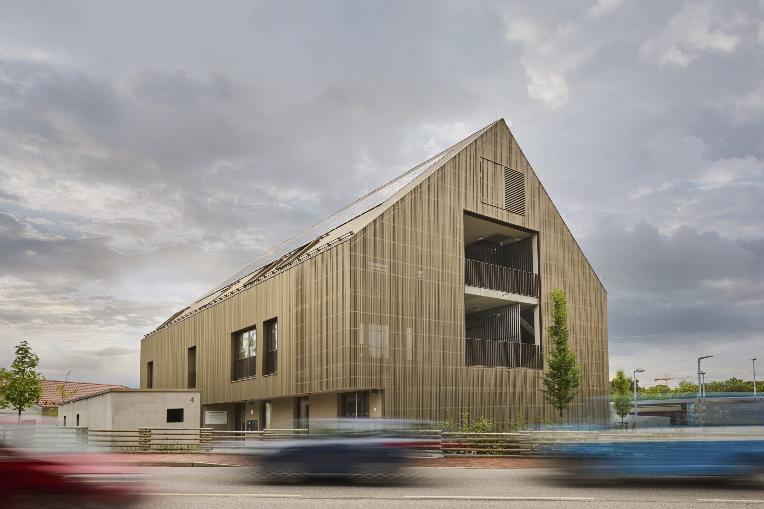 Gefaltete Fassade für das Mehrgenerationenhaus