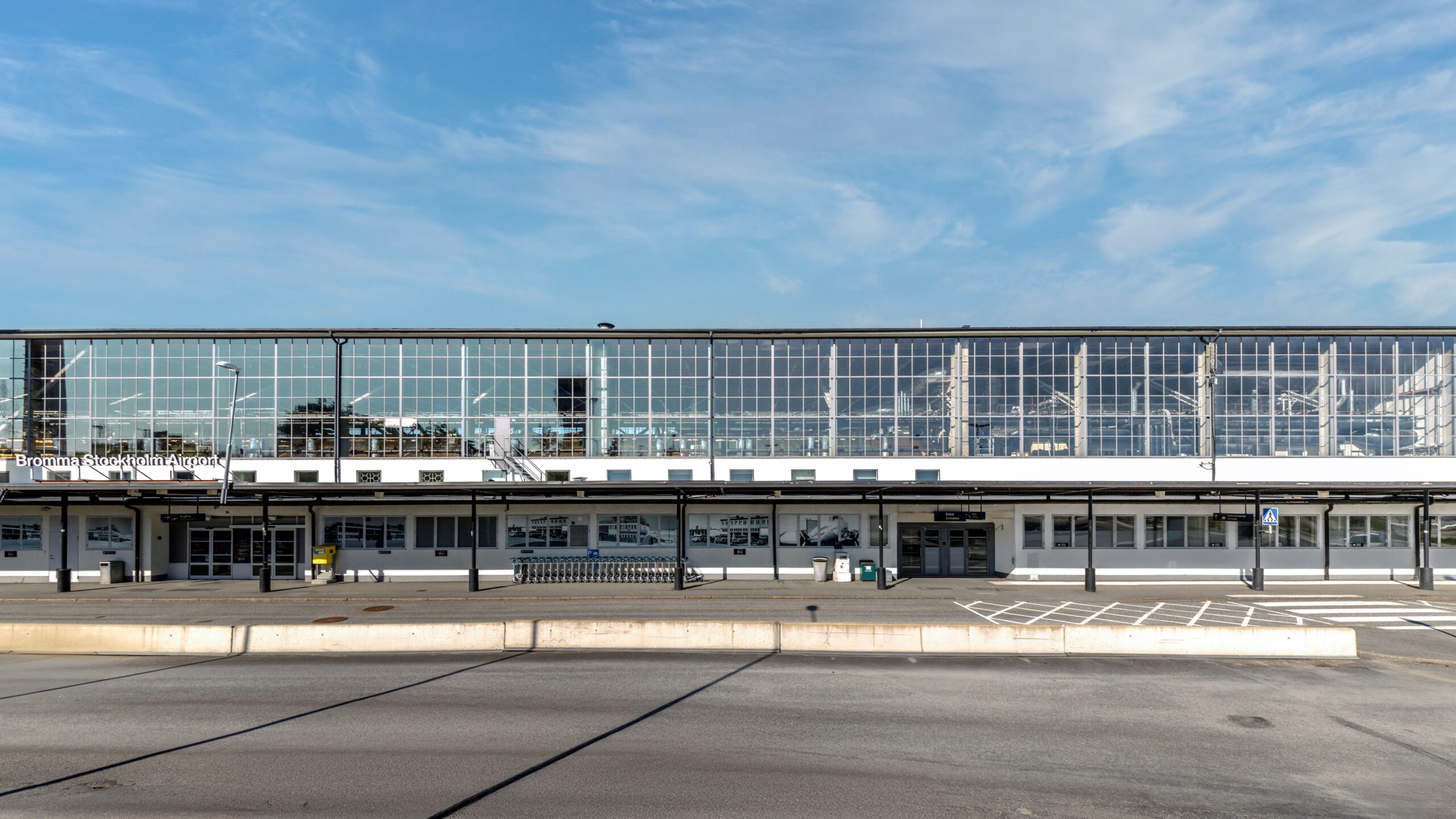 Flughafen Bromma: Behutsam saniert, zukunftsfähig verglast