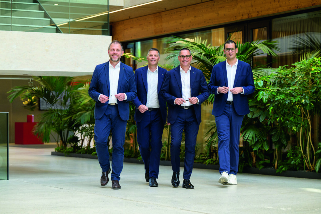 Die Egger Gruppenleitung gab im Rahmen der Jahrespressekonferenz Einblicke in die Unternehmensentwicklung: Frank Bölling, Hannes Mitterweissacher, Thomas Leissing, Michael Egger jun. (v.l.).