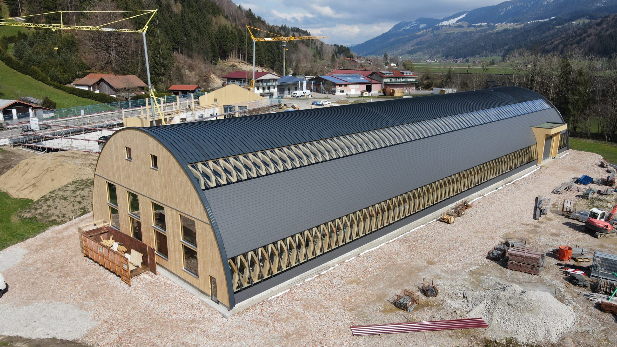 Alte Holzbaukunst für eine neue Werkhalle
